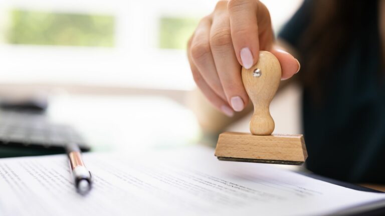 Contrats publics pourquoi leur traduction juridique exige une expertise pointue