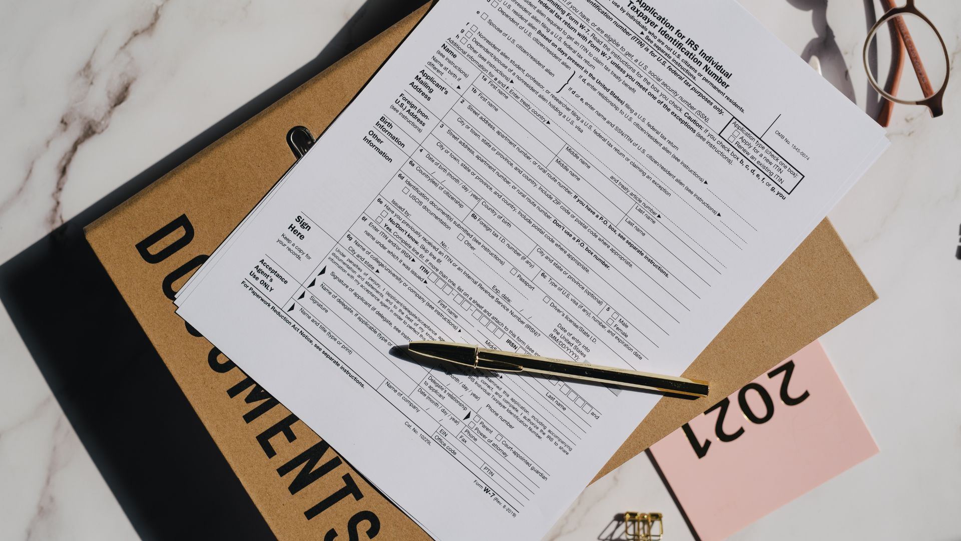 Comprendre la traduction des décisions administratives en droit public