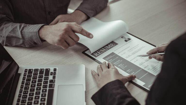 Pourquoi la traduction de votre CV ne doit jamais être laissée au hasard