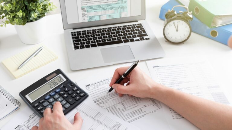 Pourquoi la traduction juridique de vos contrats de consultation fiscale est stratégique