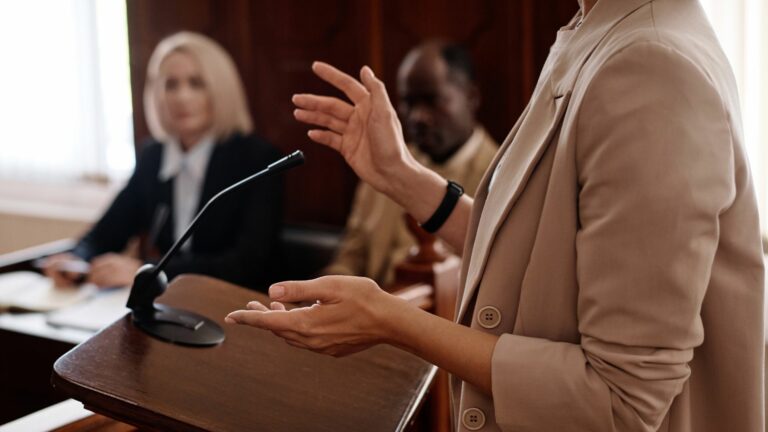 Comment traduire une audition de témoin sans perdre en précision juridique